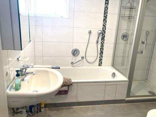 Bad m. Wanne, EG - 