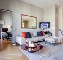 Luxuriös möblierte 2-Zi-Wohnung mit Balkon in Schwabing-West - München