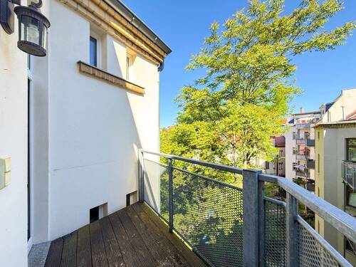Balkon mit Aussicht ins Grüne - 