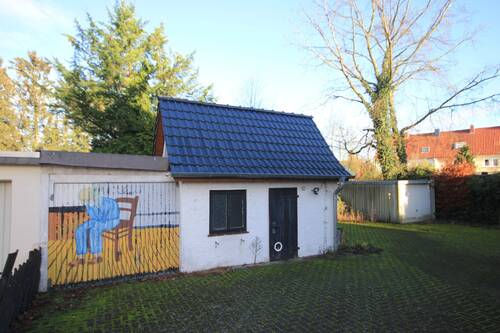 Garage und Nebengebäude - 