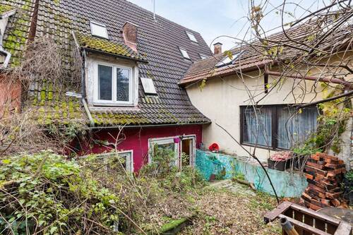 Außenansicht - Schnäppchen: Handwerker gefragt, Doppelhaushälfte mit großzügigem Grundstück