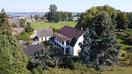 Haus- und Grundstücksansicht - Großzügiges Anwesen zum Wohnen und Vermieten und zusätzlichen Baugrundstücken in Gager auf Rügen