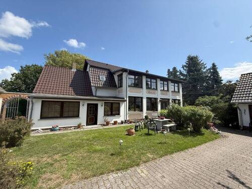 Haus- und Grundstücksansicht - 