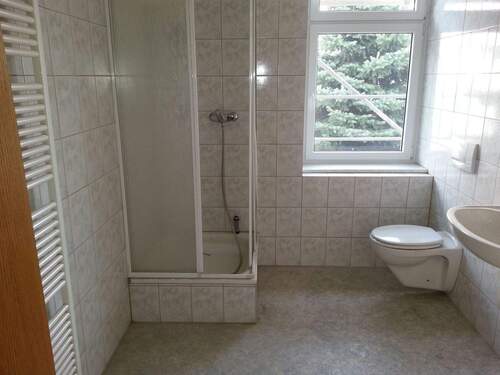 Beispiel Tageslichtbad - 2 Zimmer Etagenwohnung zur Miete in Weinböhla