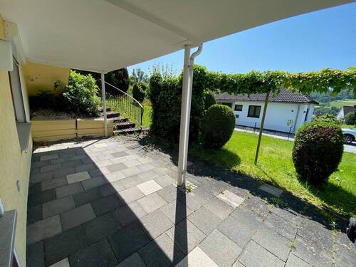 Terrasse mit Zugang zum Garten - 