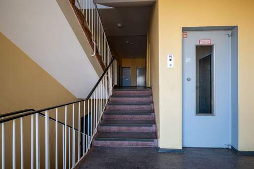 Aufzug im Treppenhaus - 