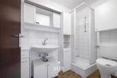 BADEZIMMER MIT DUSCHE - 