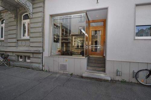 Zugang / Schaufenster - 3 Zimmer Gewerbeobjekt (Büro, Produktion, Verkauf) zur Miete in Konstanz