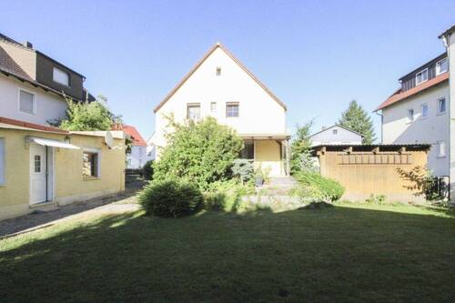 Garten - 7 Zimmer Einfamilienhaus in Schwandorf