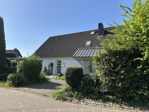 Eingangsseite - 5 Zimmer Einfamilienhaus zum Kaufen in Achim