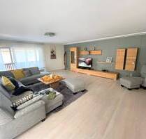 Friedberg: Gehobenes Einfamilienhaus mit ELW und Gewerbehalle zu verkaufen