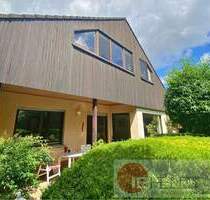 Zentral Wohnen in Kassel Kirchditmold: Charmantes Zweifamilienhaus mit schönem Garten