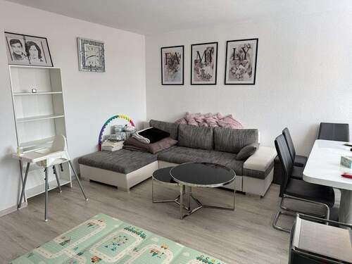 Wohn- und Esszimmer (2).JPG - 