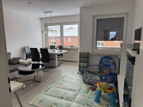 Wohn- und Esszimmer (1).JPG - 