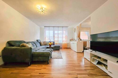 2 Z-Wohnung Wohnzimmer OG_ - 9 Zimmer Mehrfamilienhaus, Wohnhaus zum Kaufen in Groß-Zimmern