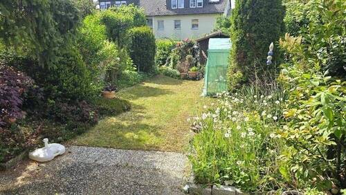 Terrasse mit Blick in den Garten - 