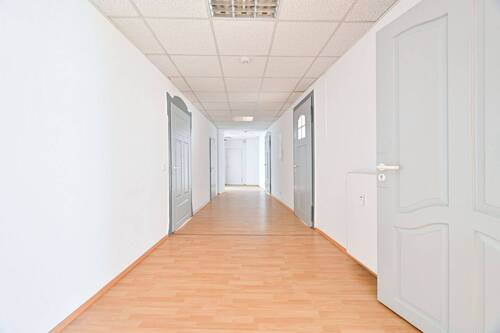 Zentraler Flur 1-2 - Geräumige 4-Raum-Wohnung im Herzen von Annaberg-Buchholz - Ihr neues Zuhause wartet!