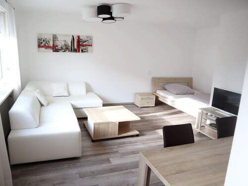 Wohn-Schlafbereich - 1 Zimmer Etagenwohnung in München