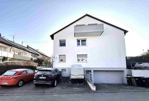 Straßenansicht - Gerlingen: Dreifamilienhaus in zentrumsnaher Lage