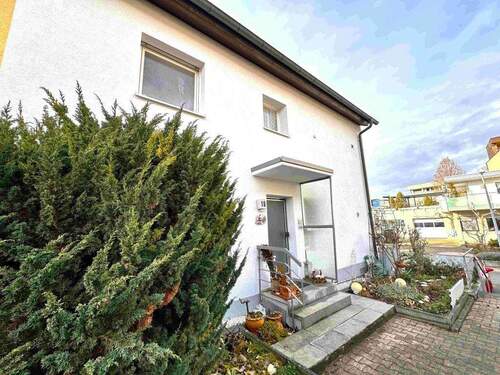 Hauseingang - 1 Zimmer Mehrfamilienhaus, Wohnhaus zum Kaufen in Gerlingen