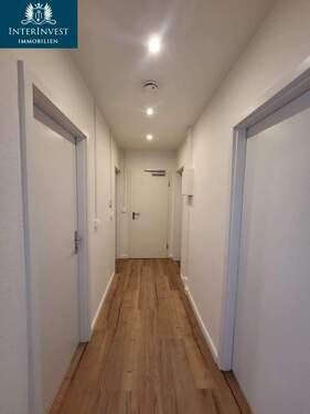 Flur - 3 Zimmer Etagenwohnung in Magdeburg