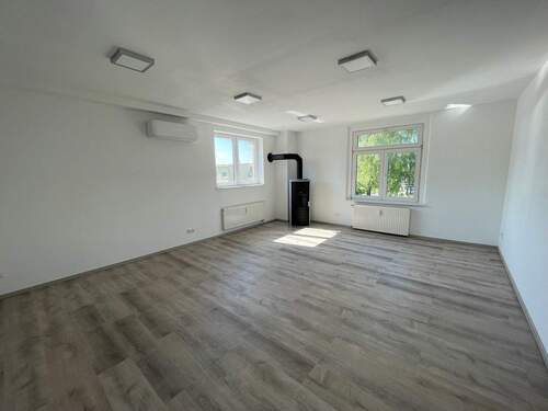 Wohnzimmer mit Kamin.jpg - 