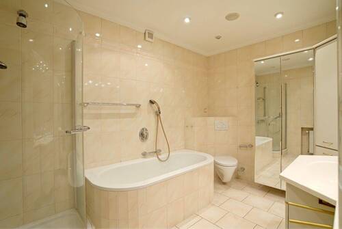 WC, Blick vom Eingang - 