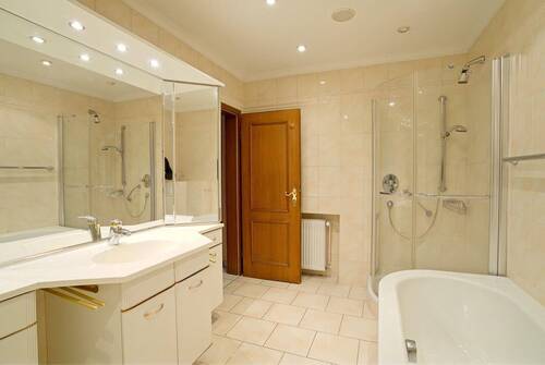 WC, Blick zum Eingang - 