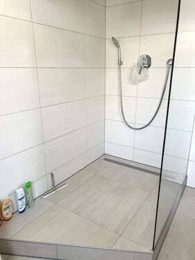 Bad mit begehbarer Dusche - 