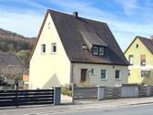 Eingangseite - Einfamilienhaus mit 160,00 m&sup2; in Pommelsbrunn zum Kaufen