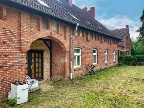 Ansicht - 4 Zimmer Mehrfamilienhaus, Wohnhaus zum Kaufen in Schorssow