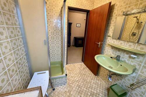 Badezimmer im Dachgeschoss - 