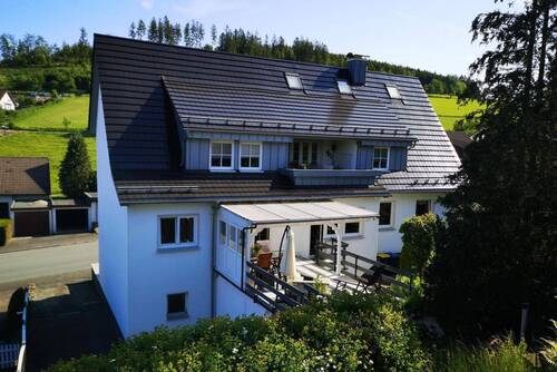 Ansicht aus dem Garten - 7 Zimmer Mehrfamilienhaus, Wohnhaus zum Kaufen in Bad Berleburg