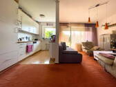 Wohnzimmer und Küche - Provisionsfrei: 2,5-Zimmer Wohnung mit Garten, Garage und großer Diele