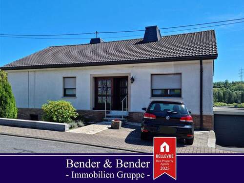 Frontansicht - Familienfreundliches Haus mit großem Grundstück, Einliegerwohnung und herrlichem Ausblick