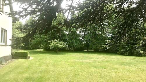 Blick von der Straße.jpg - SCHÖNER BAUPLATZ inklusive genehmigter Bauvoranfrage für ein Apartmenthaus mit 10 WE.