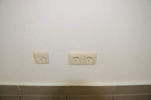 Kabelanschluss und Steckdosen - 