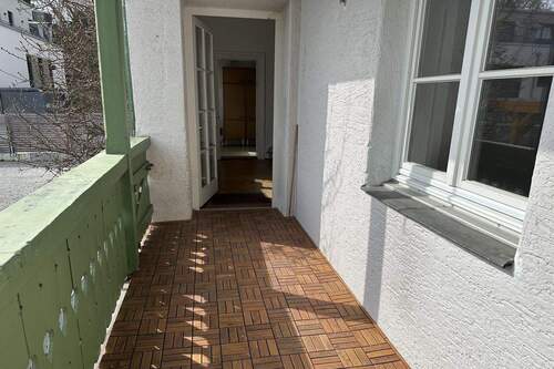 Balkon mit Zugang in den Garten - 