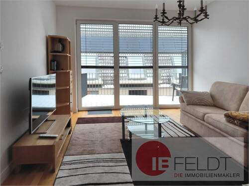 Wohnzimmer mit Westbalkon - 3 Zimmer Etagenwohnung zum Kaufen in Teltow