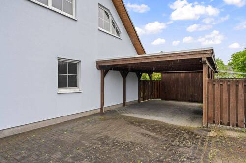 Hofbereich mit Carport - 