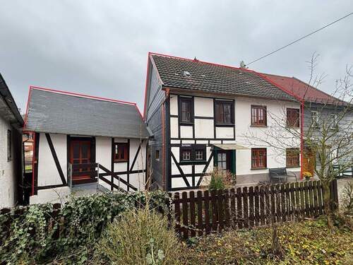 Wohnhaus mit Nebengebäude - Ankommen und wohlfühlen: Gemütliches Einfamilienhaus in zentraler Lage von Wissen!