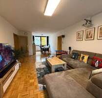 Sonnige & geräumige 3-Zimmer-Wohnung direkt am Park mit großem Balkon und individuellem Potenzial - München Bogenhausen