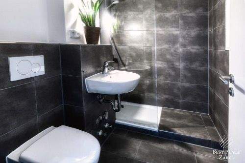 Modernes Badezimmer - 3 Zimmer Etagenwohnung in Garching bei München