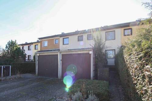 Reihenhaus und Garage - 4 Zimmer Einfamilienhaus zum Kaufen in Berlin