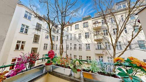 Balkon zum Innenhof - 2 Zimmer Etagenwohnung zum Kaufen in Berlin