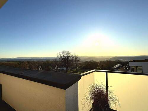 Bild 1 - Modernes Einfamilienhaus mit Einliegerwohnung und beeindruckendem Fernblick in Toplage