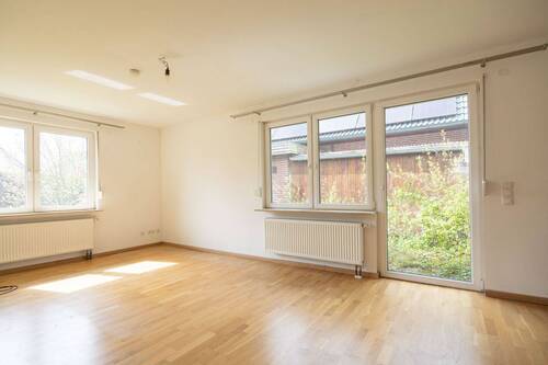 Wohnzimmer - 4 Zimmer Einfamilienhaus zum Kaufen in Rellingen