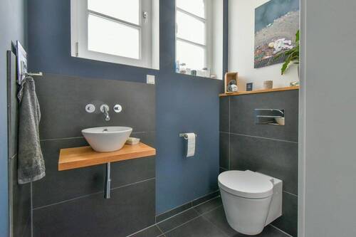 Gäste-WC - 9 Zimmer Reihenendhaus in Duisburg