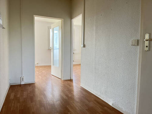 Flur - 3 Zimmer Etagenwohnung zur Miete in Halle (Saale)