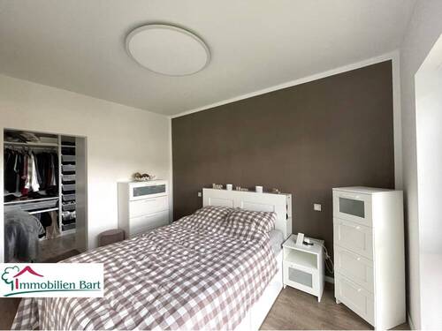 Schlafzimmer mit Ankleide OG - 